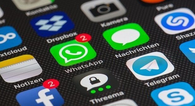 WhatsApp corre ai ripari contro le app emergenti: videochiamate allargate a 8 persone