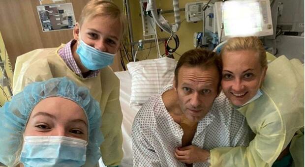 Navalny su Instagram dopo l'avvelenamento: «Respiro da solo e mi mancate».