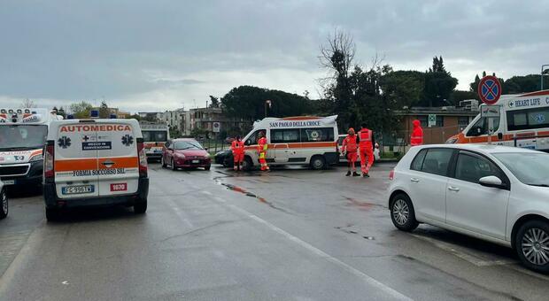 Ambulanze ferme in pronto soccorso, Asl e Ares 118: «Nessun allarme»