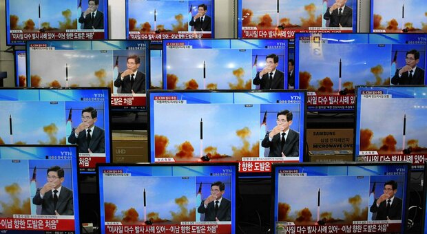Corea del Nord lancia altri missili, ma cambia bersaglio. Sale la tensione con gli Usa