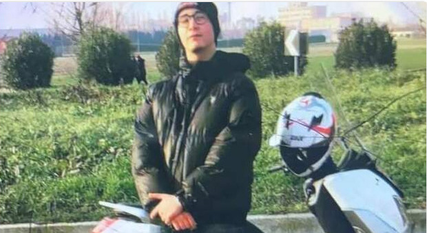 Muore a 16 anni nello scontro fra scooter e auto a Venezia: Pasquale Manna voleva diventare uno chef
