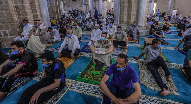 La preghiera del venerdì che chiude il Ramadan in una moschea di Gaza