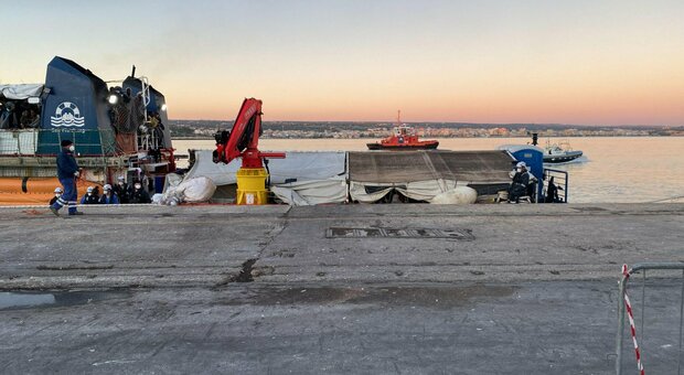Migranti, a Lampedusa il primo sbarco del 2022: 26 a bordo, 14 sono donne