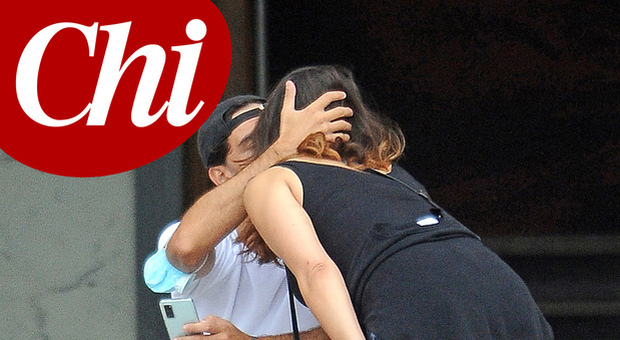 Elisa Isoardi e Raimondo Todaro: "Chi" testimonia il bacio tra i due concorrenti di "Ballando con le stelle"