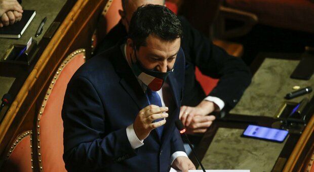 Draghi, Salvini applaude la linea sui migranti ma meno quella sull'Ue: «Ora cantieri e giù le tasse»