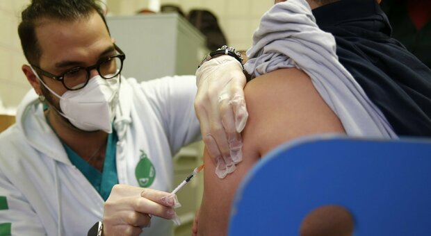 Vaccino, esenzioni in aumento: una task force nel Lazio contro i furbetti