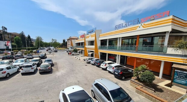 Latina, atti persecutori nei confronti di un imprenditore: arrestato il direttore del centro commerciale Morbella