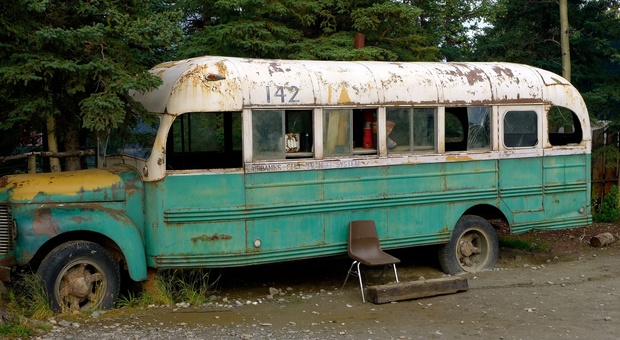 Sulle tracce del bus di Into The Wild: cinque turisti italiani salvati in Alaska