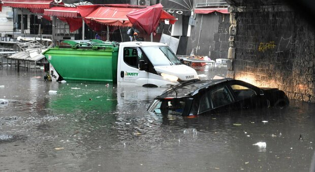 Nubifragio a Catania, notte di tregua ma si teme per l'uragano Medicane: Mattarella chiama il sindaco