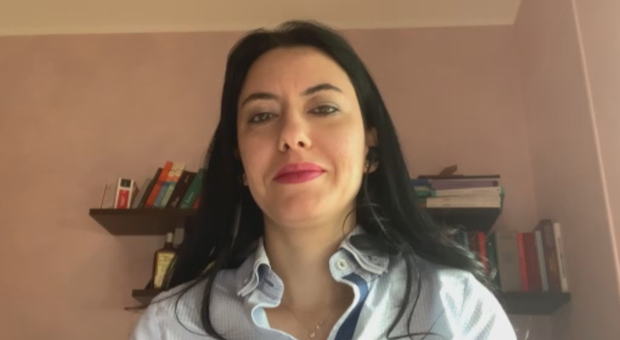 Azzolina: «A settembre si deve tornare a scuola: possibile didattica mista»