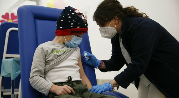 Vaccino ai bambini, dai pericoli alle tempistiche: le 13 risposte dei pediatri