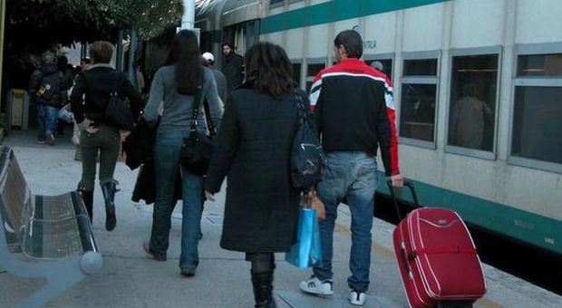 Roma, studentessa molestata sul treno: paura tra i pendolari della Roma-Velletri