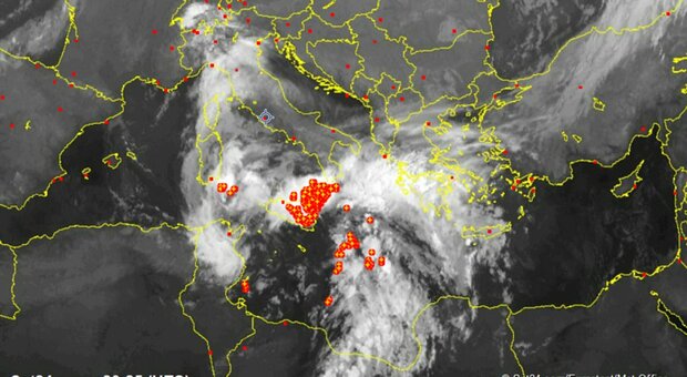 Medicane, la Sicilia trema per il ciclone "rinforzato". Il meteorologo: «Attese nuove piogge»