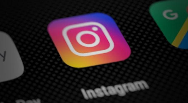 Minori, ora Instagram cambia il suo algoritmo: i temi pericolosi per i giovani non saranno più evidenziati