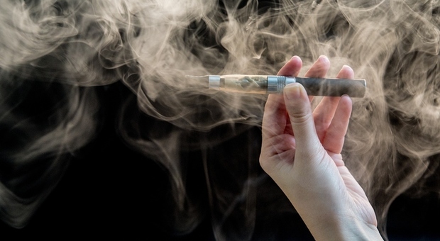 Oms boccia le sigarette elettroniche: «Dannose, vanno regolamentate»
