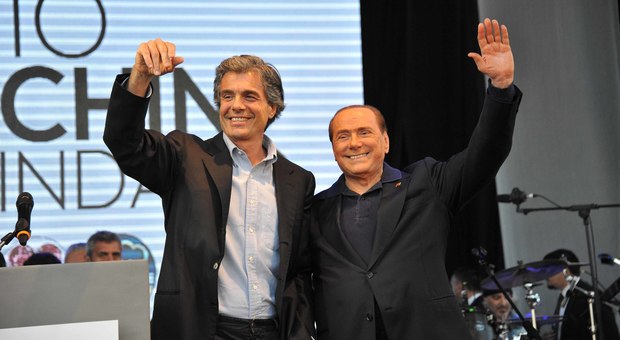 Ostia, Marchini chiude la campagna elettorale con Berlusconi. L'ex Cav: «Numeri strepitosi, al ballottaggio andiamo noi»