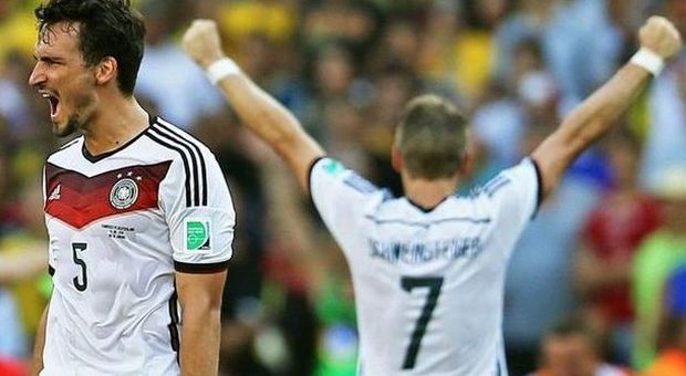 Francia-Germania 0-1, gol di Hummels Tedeschi alla 13.ma semifinale mondiale, la quarta consecutiva: è record