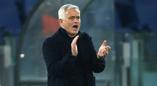 Mourinho: «Al derby voglio una Roma che vince». Poi la stoccata a Zeman