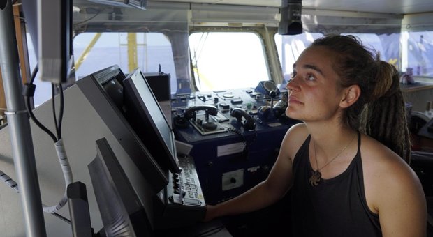 Sea Watch, dalla multa al sequestro: cosa rischia la comandante Carola Rackete