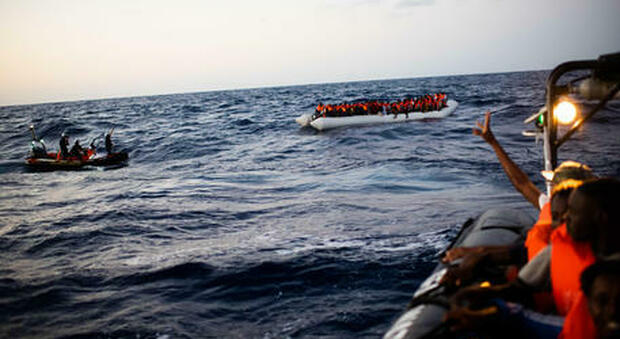 Migranti, naufragio sulla rotta per le Canarie: decine di morti e oltre 40 dispersi