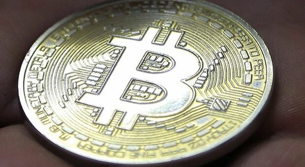Rimbalzo del Bitcoin dopo il sell-off di ieri: torna sopra 32 mila dollari