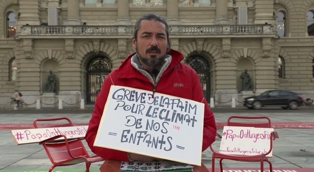 Papà di 3 bimbi contro la Svizzera, sciopero della fame da 30 giorni per il clima