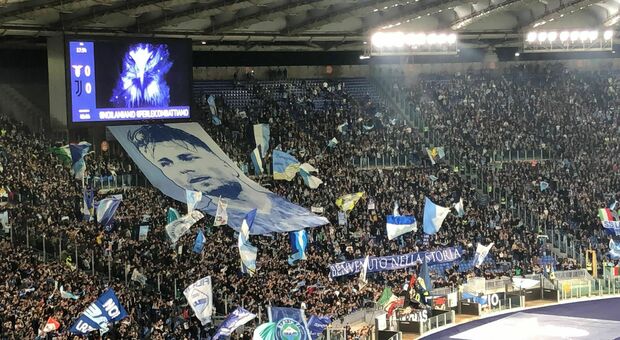 L'omaggio della Lazio e dei tifosi a Immobile per i 160 gol con la maglia biancoceleste