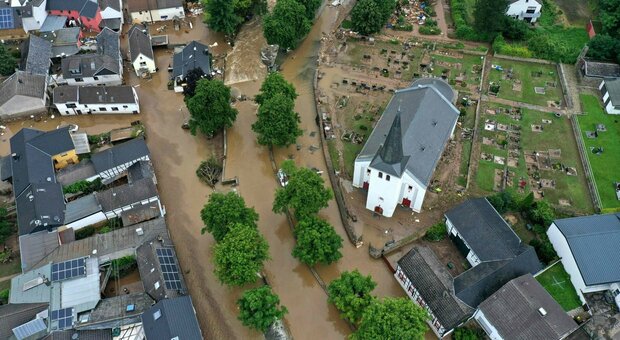 Germania, i morti delle alluvioni salgono a 81: centinaia i dispersi. Merkel: «Capiremo la portata nei prossimi giorni»