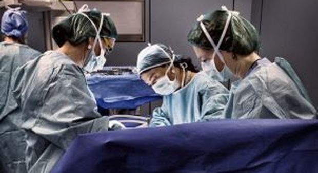 Catania, tre dottoresse sospese: niente cesareo per tornare a casa, bimbo nato con lesioni gravissime