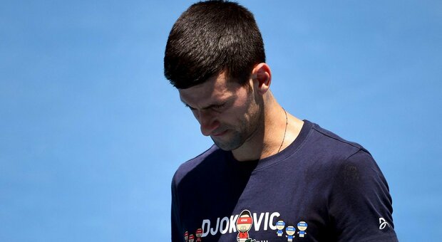 Djokovic, «Modulo di immigrazione errore del mio staff». E ammette di aver violato l'isolamento da positivo