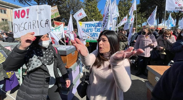 La protesta di ieri davanti alla sede del Consiglio Regionale del Lazio contro la discarica a Magliano Romano