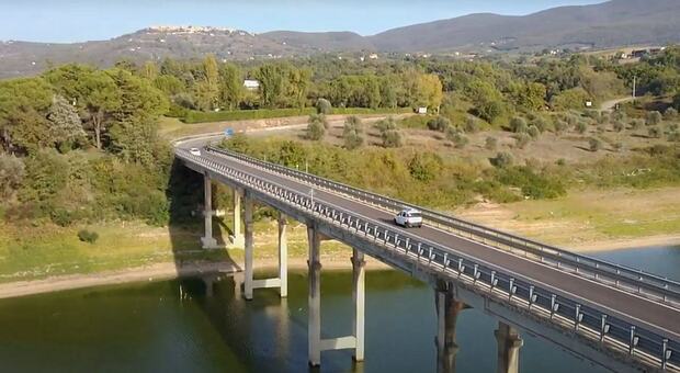 Ponte sul Lago di Corbara, i lavori dureranno di più. Il sindaco Bernardini: «Situazione complessa»