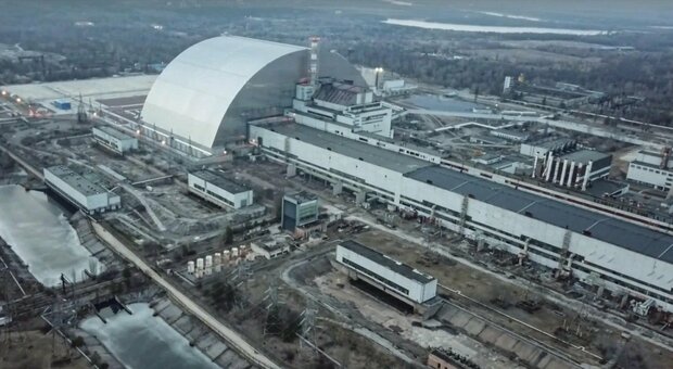 Chernobyl, centrale nucleare ferma: l'uranio, i danni e il «rischio scintille quando l'elettricità sarà riattivata»