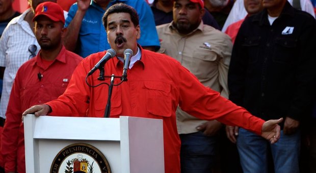 Venezuela, Maduro: «La nostra patria è inespugnabile». Uccisa ragazza di 27 anni