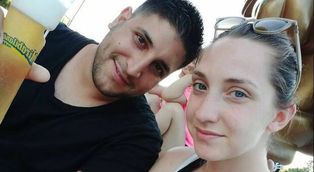 Manuel Cari, 29 anni, e la moglie Chiara Materassi, 24, residenti a Fontanafredda.