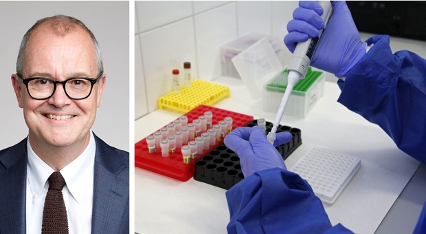 Vaccino Covid, nuovo studio di Oxford: «Non impedirà di contrarre il virus, ma allevierà solo i sintomi»