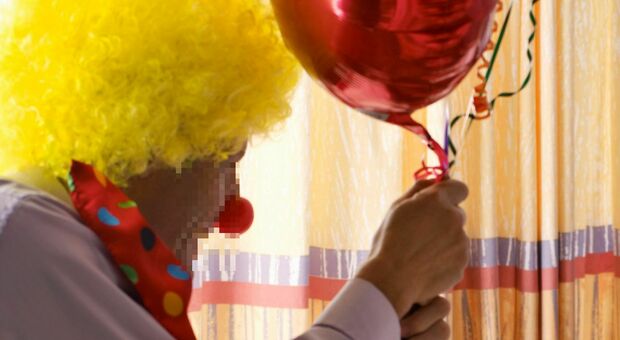 La truffa seriale di Clown Paperone «Donate ai piccoli malati», poi fugge. Raggiri in tutt'Italia
