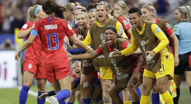 Mondiali donne, Inghilterra battuta 2-1, Usa prima finalista