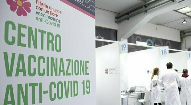 Vaccini Lazio, open day per i 18enni: boom di prenotazioni. Ma poi l app UFirst è andata in tilt