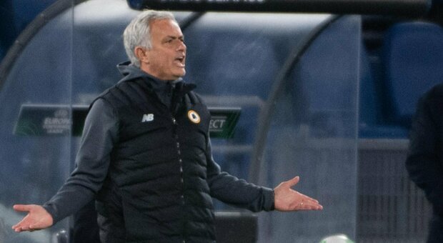 La Roma è senza pace, Mourinho con il Genoa in piena emergenza: «La formazione è un puzzle»
