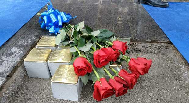 Udine, poste le pietre d'inciampo in ricordo delle vittime deportate dai nazisti