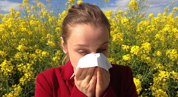 Covid o allergia? Ecco la differenza tra i sintomi (e quando bisogna fare il tampone)
