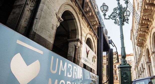 Perugia, scandalo Umbria mobilità: sotto indagine la presidente della Regione e altri 44 amministratori