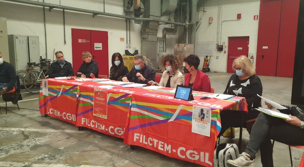 Treofan, assemblea Filctem Cgil in fabbrica: «Serve una legge contro le delocalizzazioni»