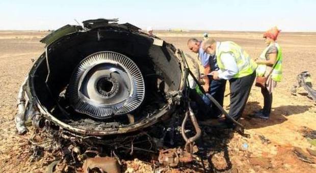 Aereo russo caduto nel Sinai, il mistero: «Trovati elementi esterni a struttura veicolo»