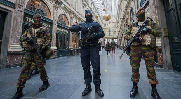 Terrorismo, smantellata rete Isis a Bruxelles: altri dieci arresti e perquisizioni