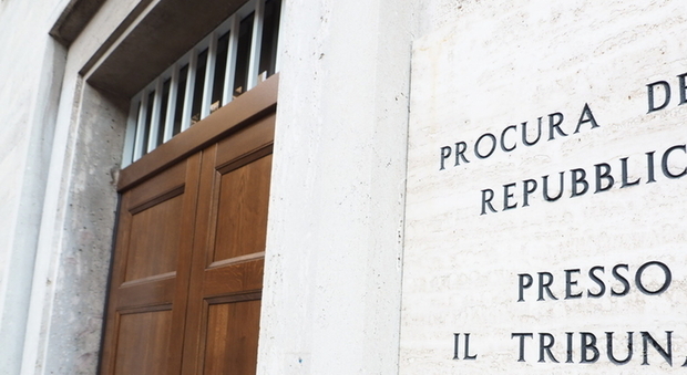 Morto in casa a 26 anni a Perugia, il giudice: «No archiviazione ma nuove indagini»