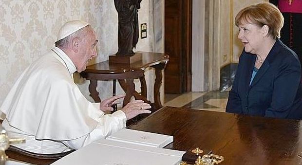 I vertici Ue in udienza dal Papa: Bergoglio riceve il "Carlo Magno"