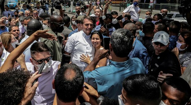 Bolsonaro al record di consensi (nonostante il Covid): popolarità come a inizio mandato