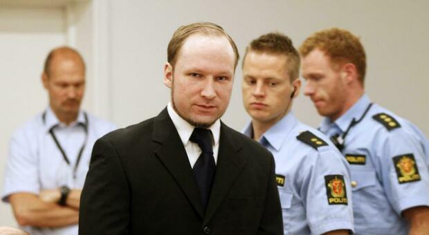 Norvegia, il terrorista Breivik perseguita i sopravvissuti delle stragi con lettere di minacce